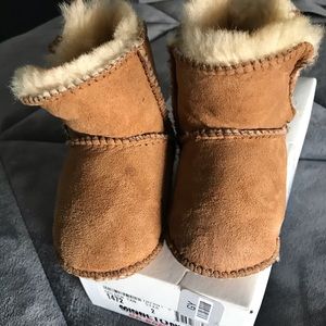 Minnetonka Infant Sheepskin Booties, sz 2!